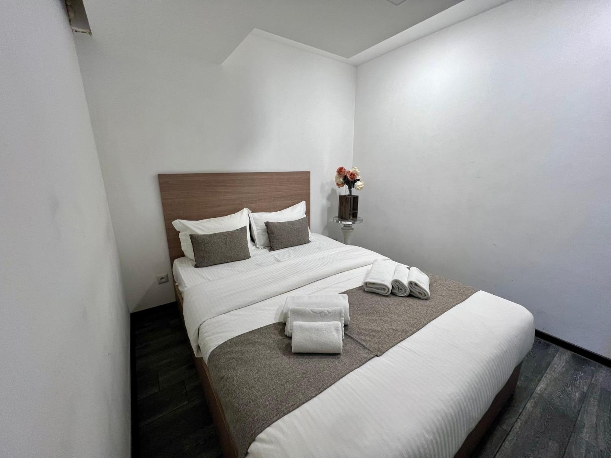 Yvn Tumanyan Apart-Hotel Jereván Kültér fotó