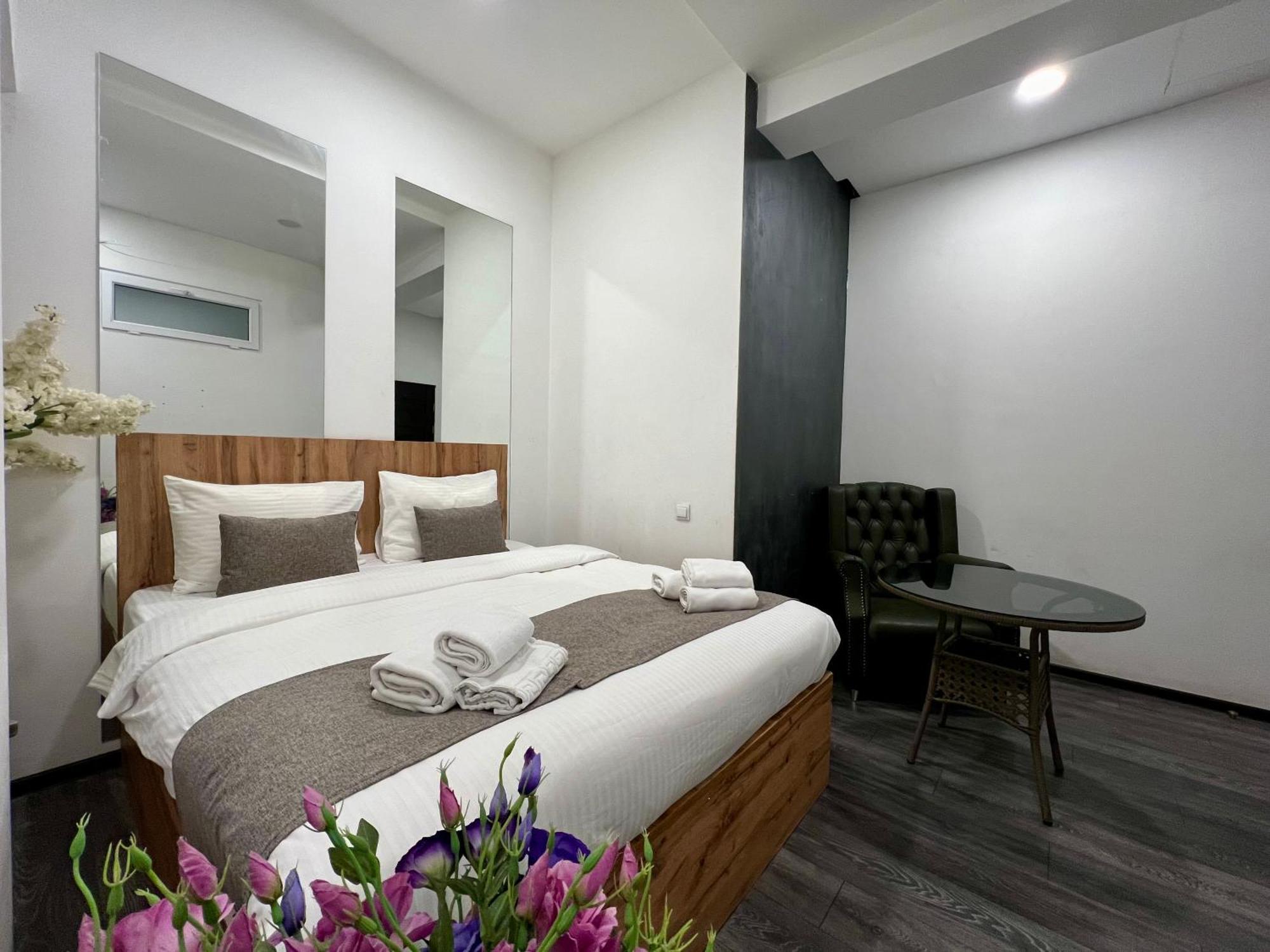 Yvn Tumanyan Apart-Hotel Jereván Kültér fotó