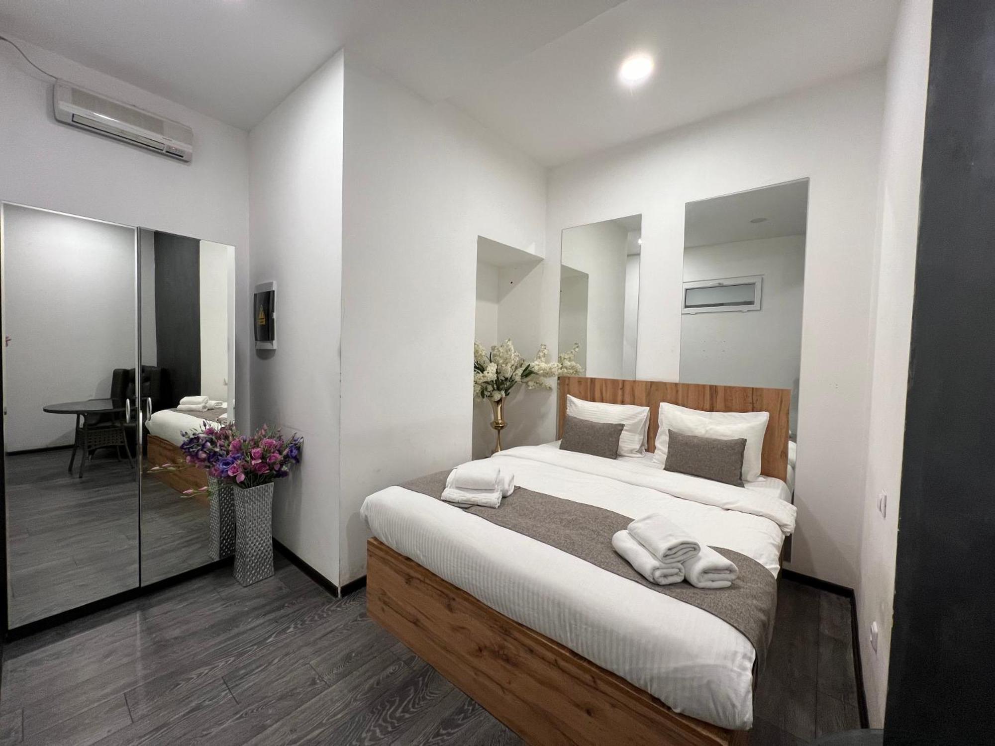 Yvn Tumanyan Apart-Hotel Jereván Kültér fotó