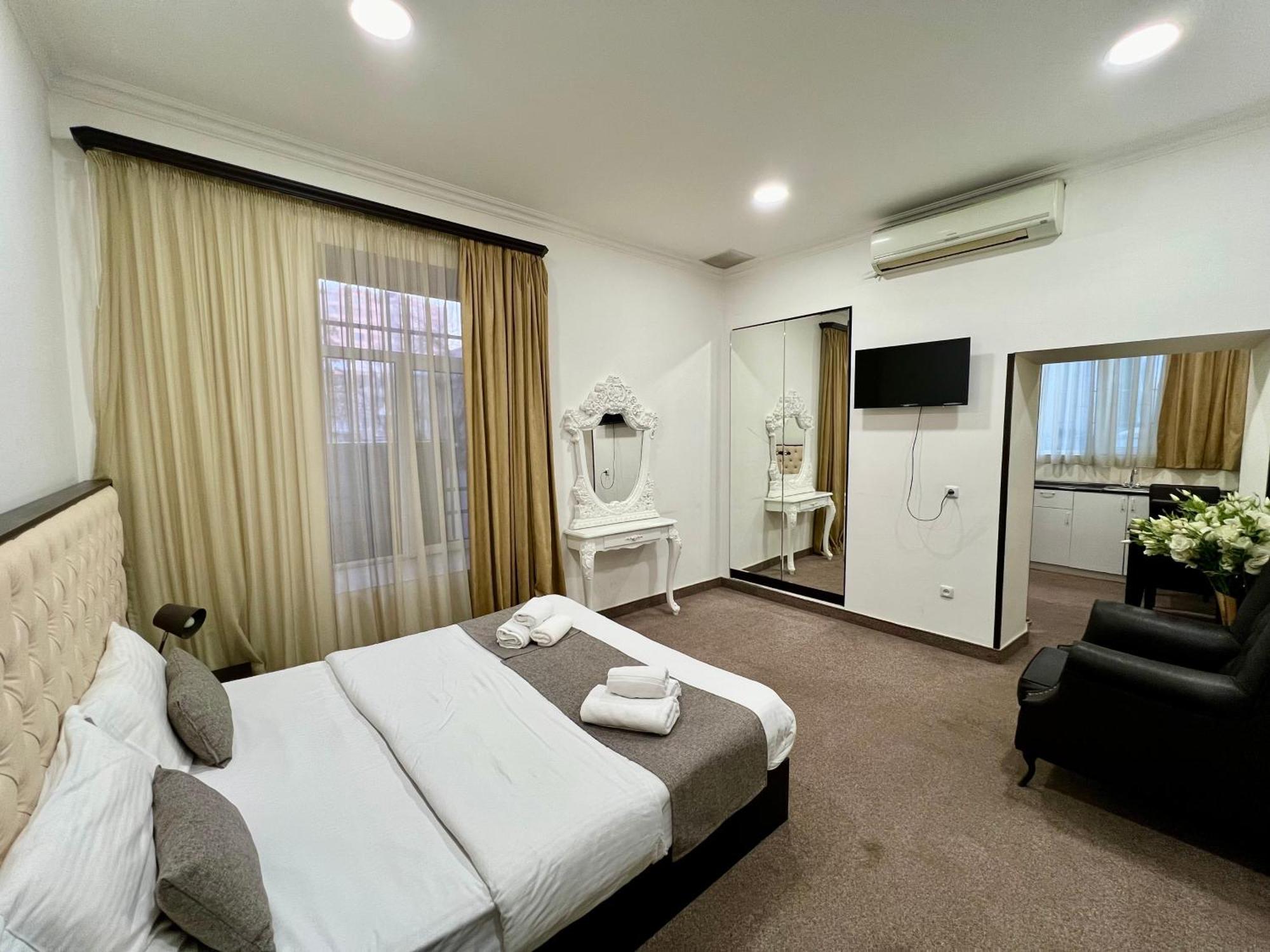 Yvn Tumanyan Apart-Hotel Jereván Kültér fotó
